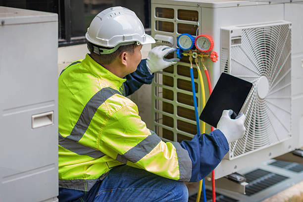 Professional Hvac technician working in Alamo, TX